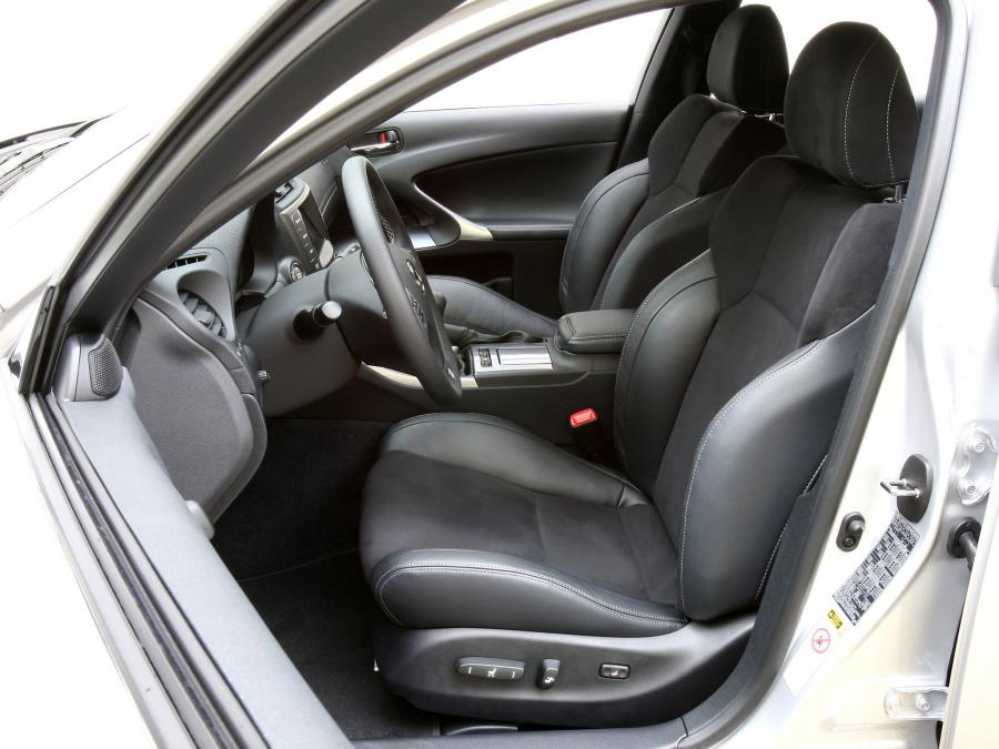  Lexus IS220d F-Sport 2010 года  (EU) (фото 2 из 7)